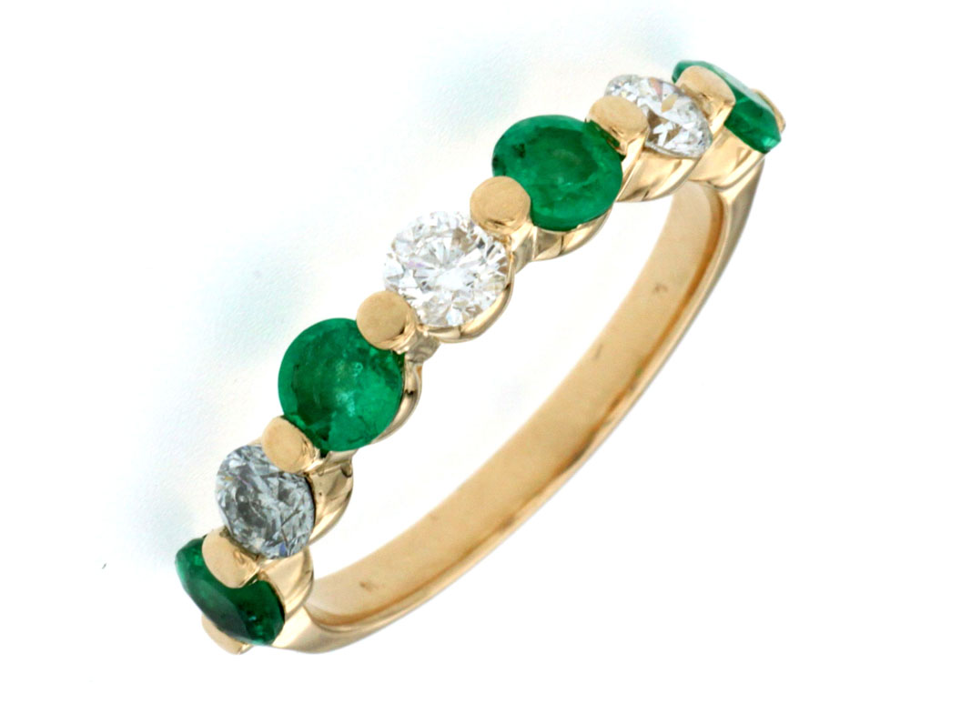 EMERALD & DIAMOND RING
