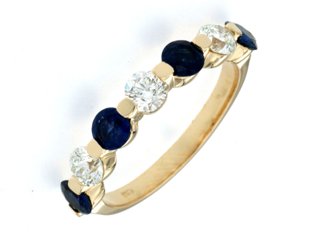SAPPHIRE & DIAMOND RING